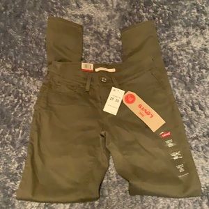 Super skinny soft touch khaki color Levi’s